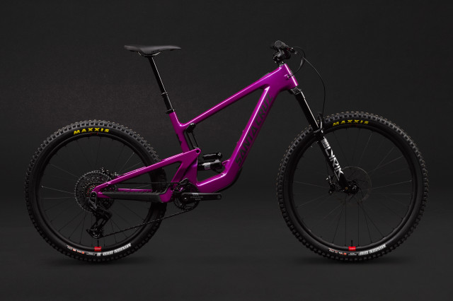 Say hello to the Santa Cruz Heckler SL an 18.5kg full suspension e MTB off road.cc