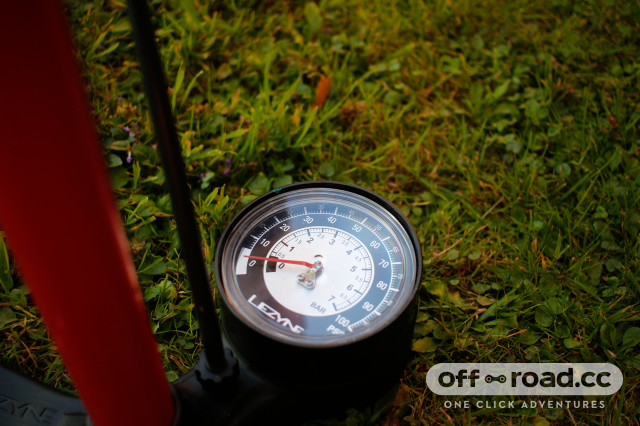 2022 Lezyne Sport Gravel Drive Track Pump -gauge.jpg