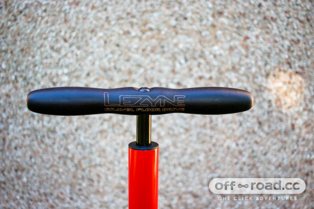 2022 Lezyne Sport Gravel Drive Track Pump -handle .jpg