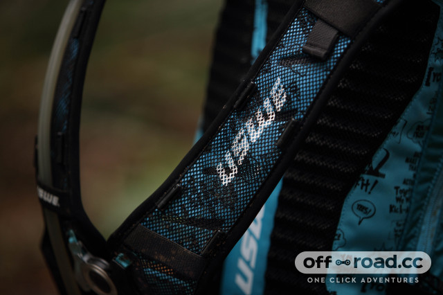 https://off.road.cc/sites/default/files/styles/640px/public/thumbnails/image/2022%20USWE%20Shred%2016%20daypack%20logo%20strap.jpg?itok=6gDyyCt5