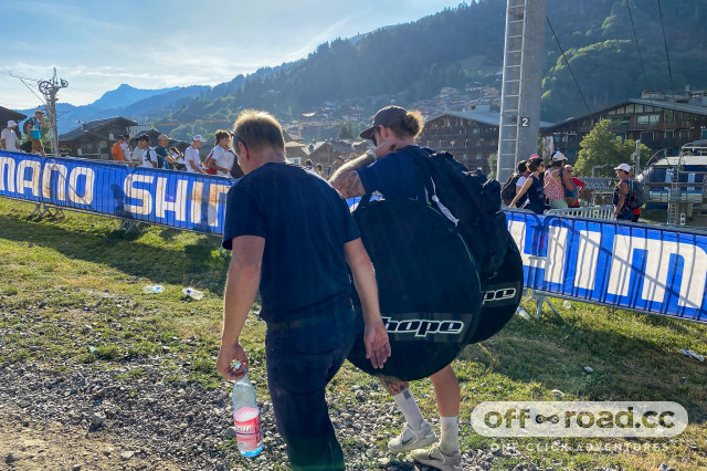 2022 Uci mtb world champs - behind the scenes mechanics-07.jpg