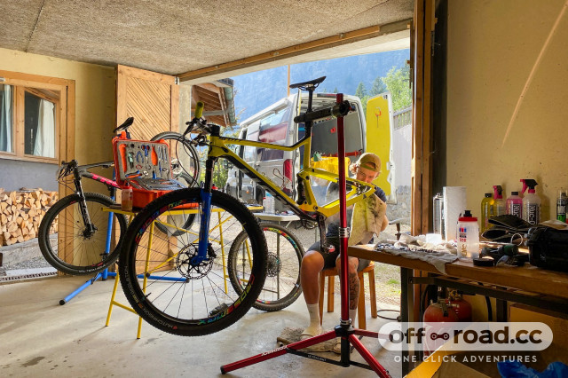 2022 Uci mtb world champs - behind the scenes mechanics-16.jpg