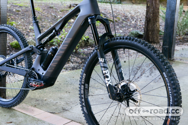 2023 canyon neuronON CF 8 fork.jpg