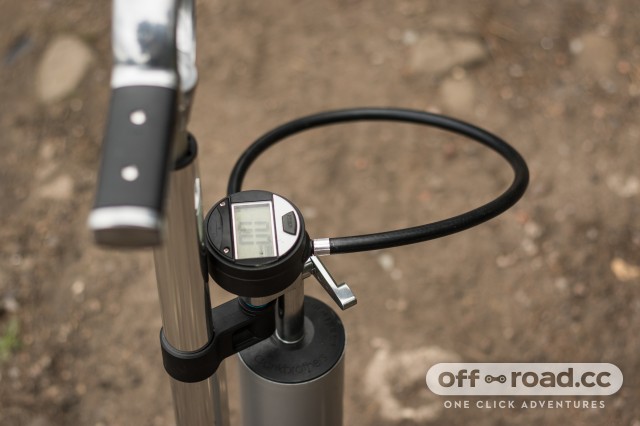 bike pump with digital gauge