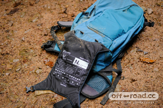 plastic Overtuiging vluchtelingen Cube Edge Trail backpack review | off-road.cc