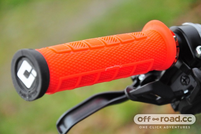 Mountain Bike Bicycle Cycling Lock-On Handlebar Grips Ends Riding Top Red 