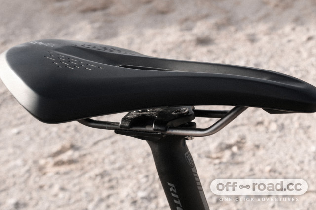 Fizik gravel best sale saddle