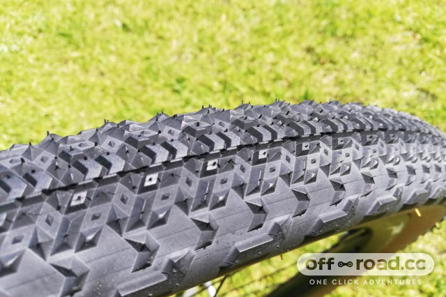 650b x 35 store tires