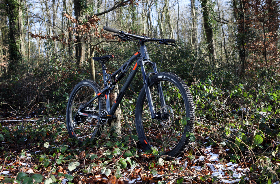 carrera titan x full suspension mountain bike