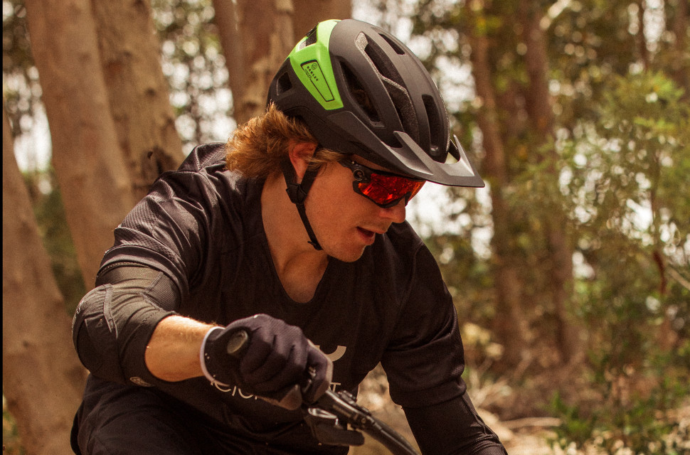 oakley trail helmet