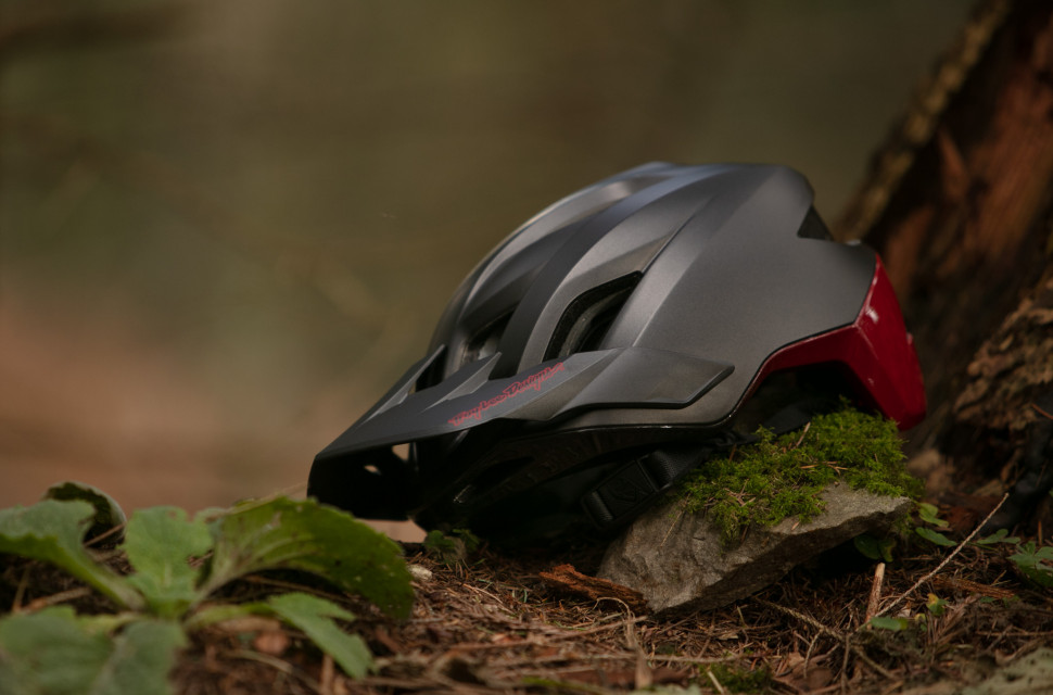 Troy Lee Designs Flowline SE Stealth Adult Mountain Bike Helmet