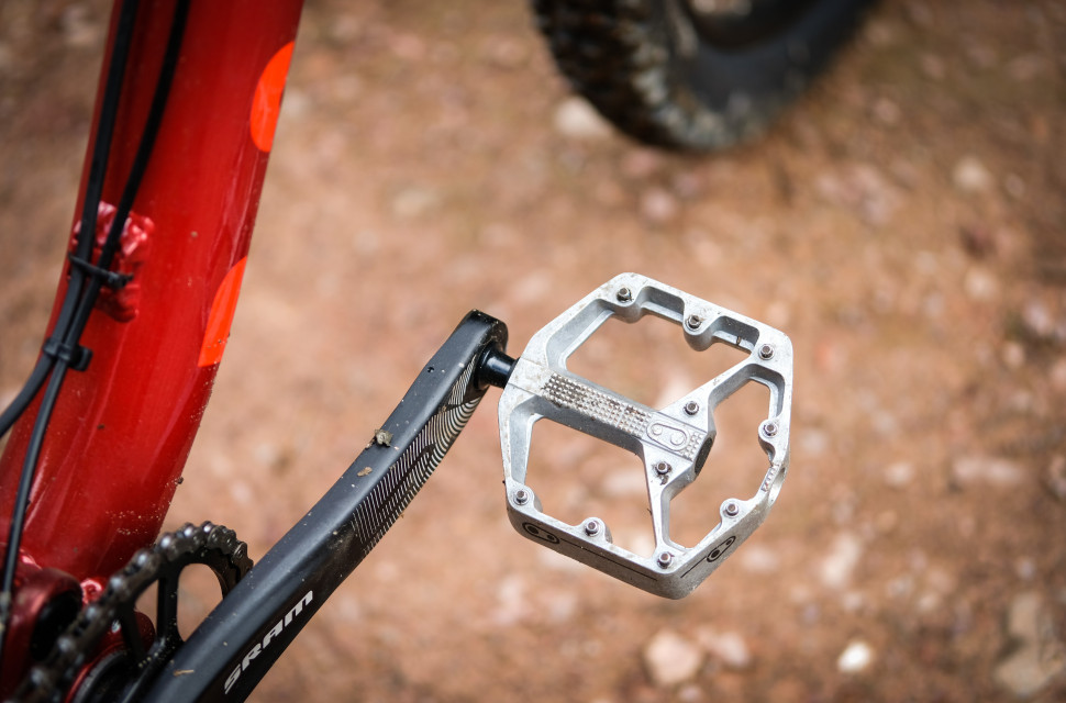 small flat pedals for road bike