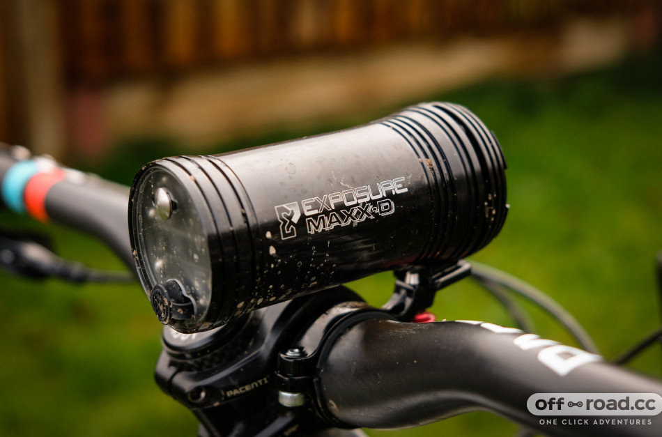 USE MaXx-D front light review | off-road.cc