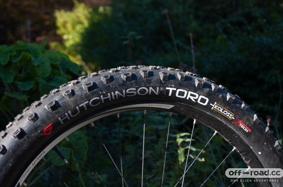 prometedor Buen sentimiento techo Hutchinson Toro Koloss Tyre review | off-road.cc
